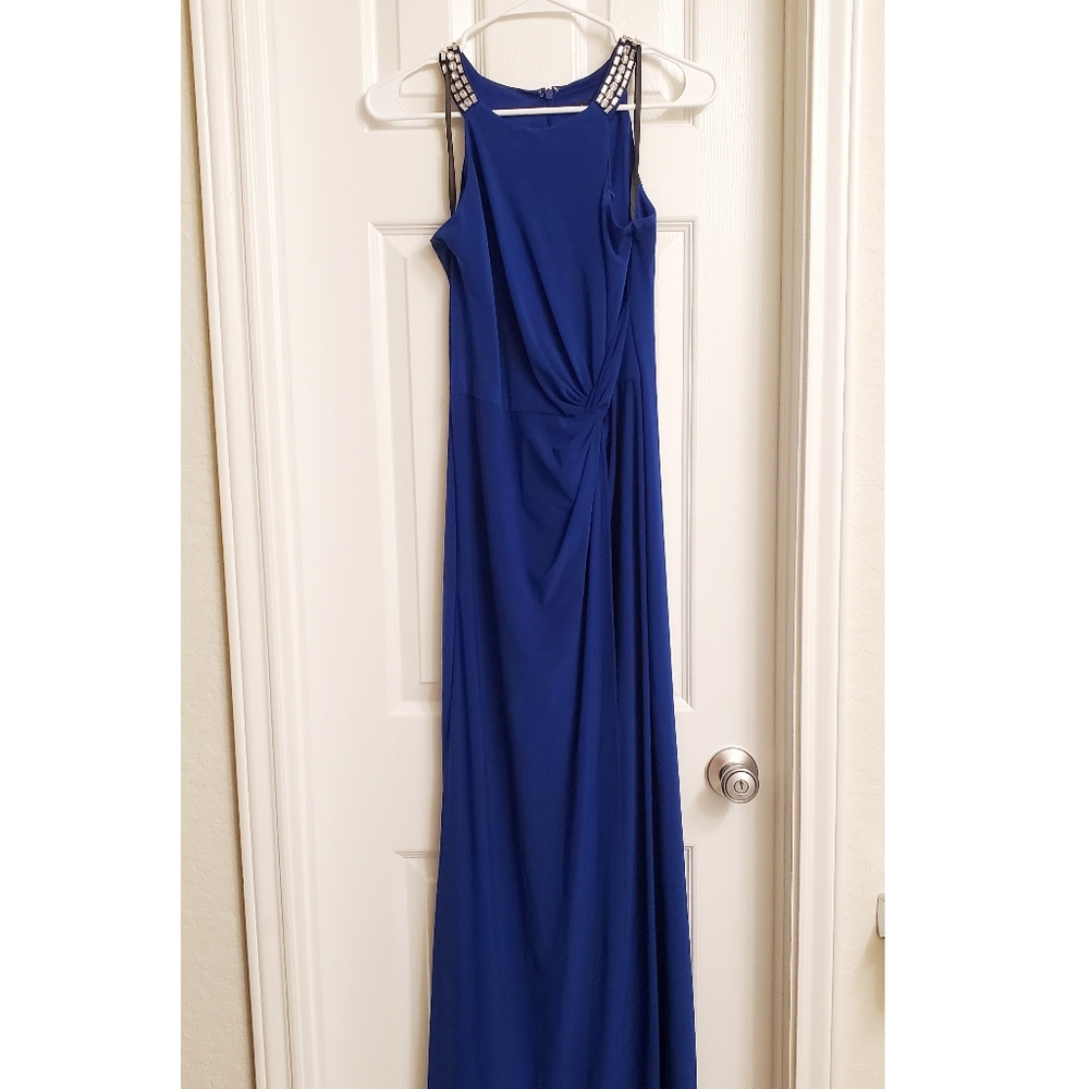 Laundry gown size 2